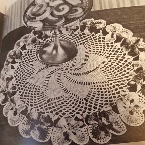 Vintage Coats & Clarks Priscilla Doilies Book 197 Crochet, Knit, Lace, Tatting - Picture 10 of 11